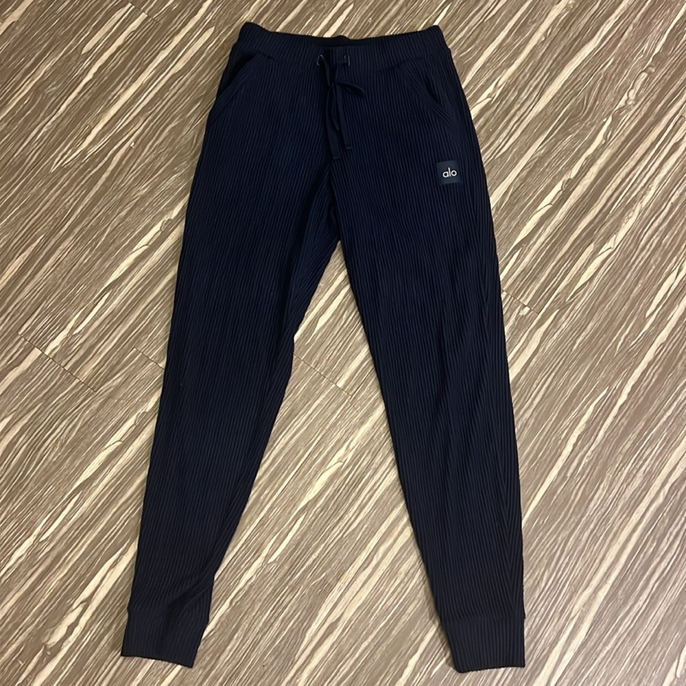 ALO Yoga Muse Sweatpant - Navy